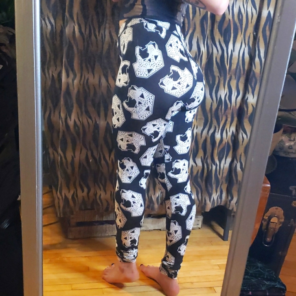 Funky Loud Leopard/Jaguar Pattern leggings by H&M